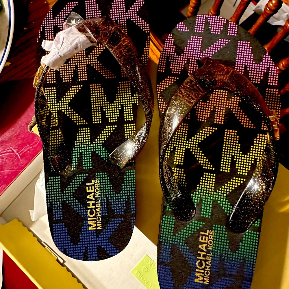 Brand new michael kors to small it's a 13 in girls
